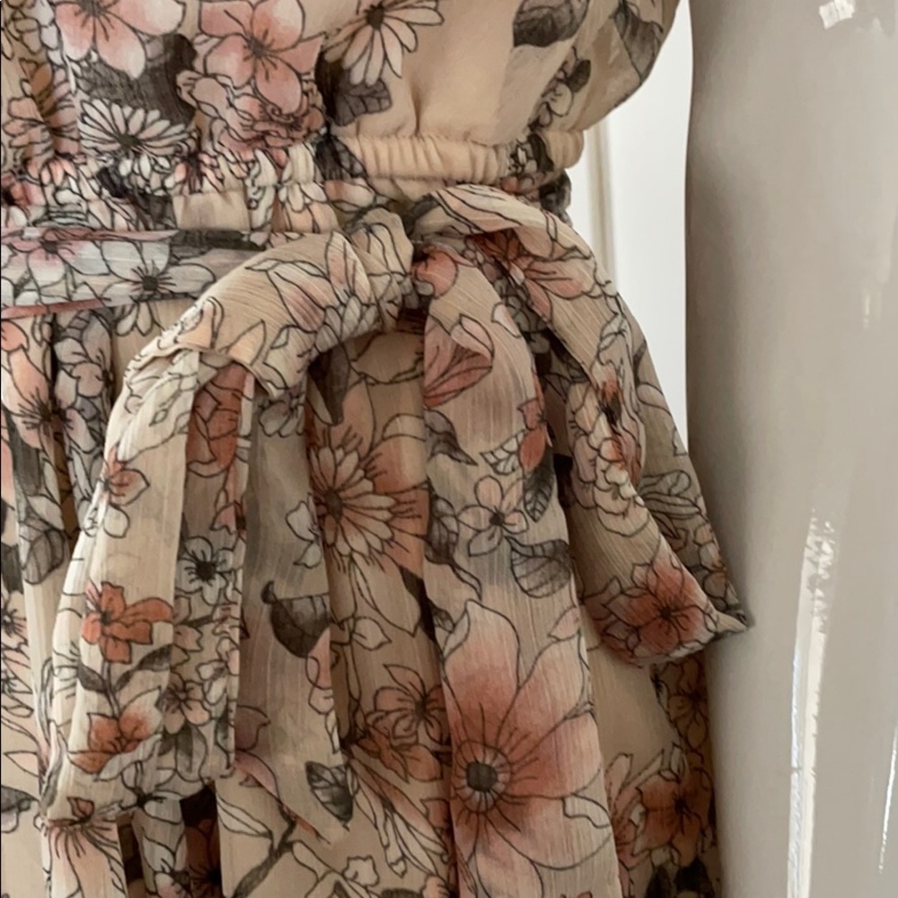 Pretty Dress - image 3